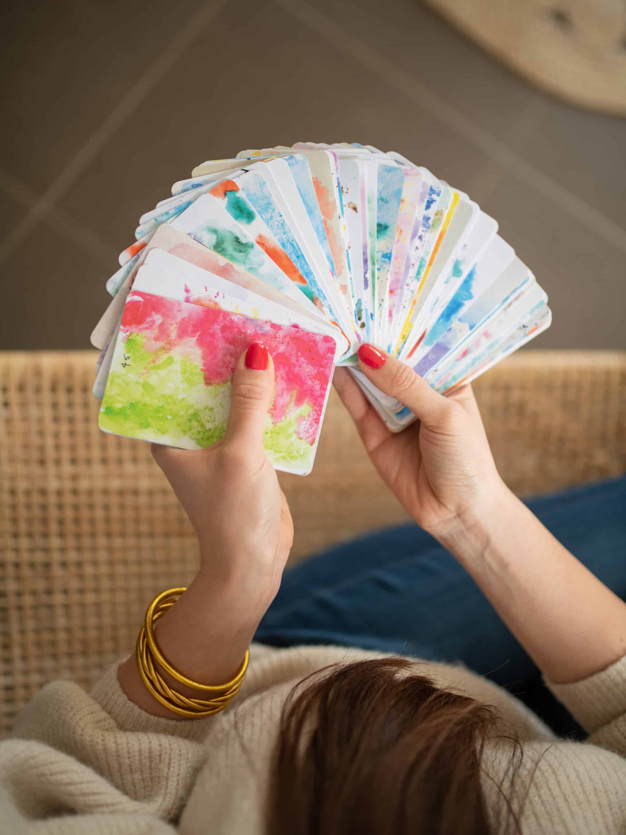 création de contenue, tirage de carte - photographié par Caroline Martens