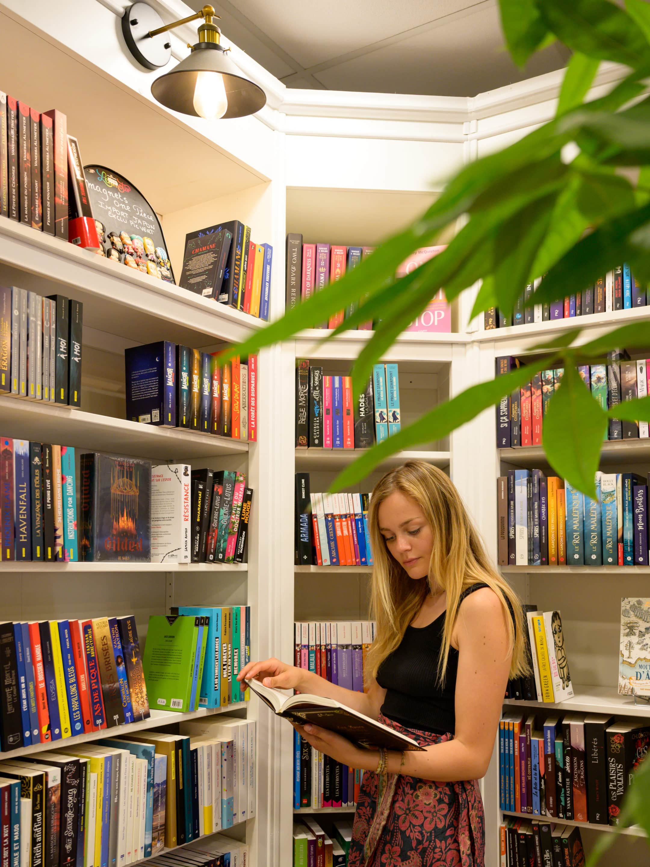 portrait d'une libraire - photographié par Caroline Martens