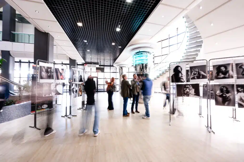 Photographe événementiel – visite d’une exposition dans un congrès professionnel