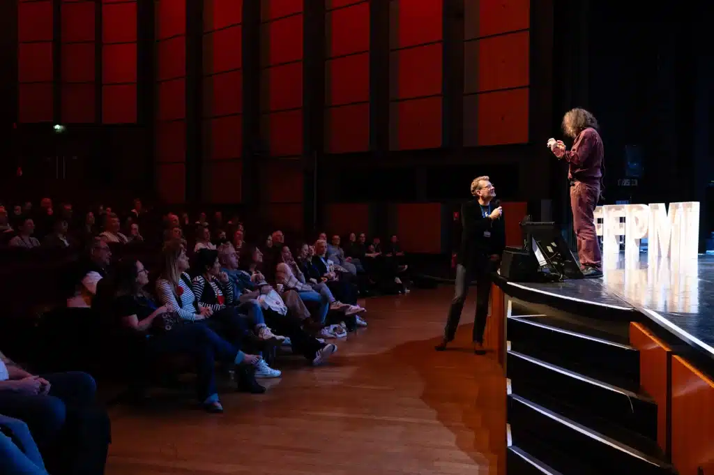 Reportage corporate – salle comble pendant une conférence professionnelle