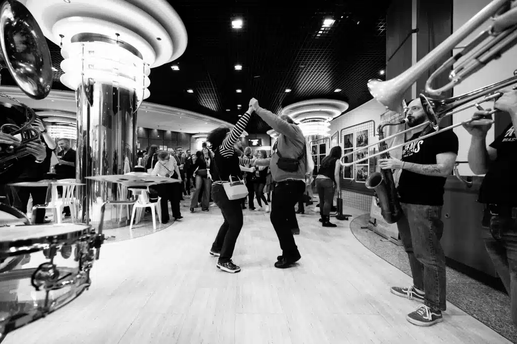 Soirée festive entreprise – ambiance conviviale captée en reportage photo