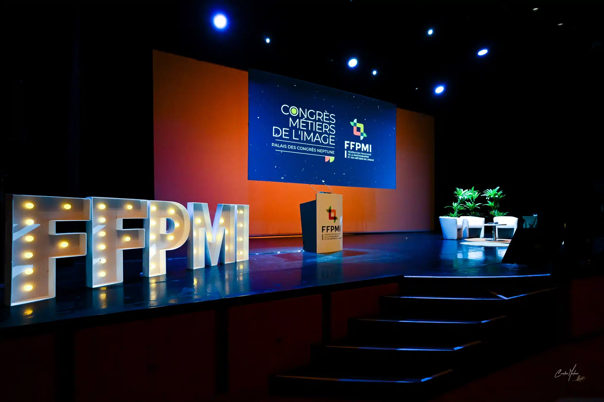 Scène du congrès national de la FFPMI à Toulon – événement professionnel photographié par Caroline Martens